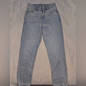 American Eagle Light Wash Strigid Mom Jeans